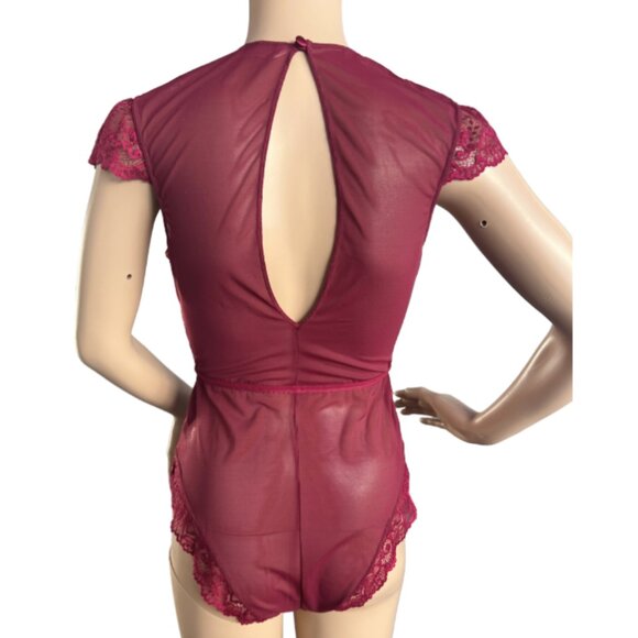 LA VIE EN ROSE One piece bodysuit / Lace & Mesh / Dark Pink / Size M - Picture 2 of 9